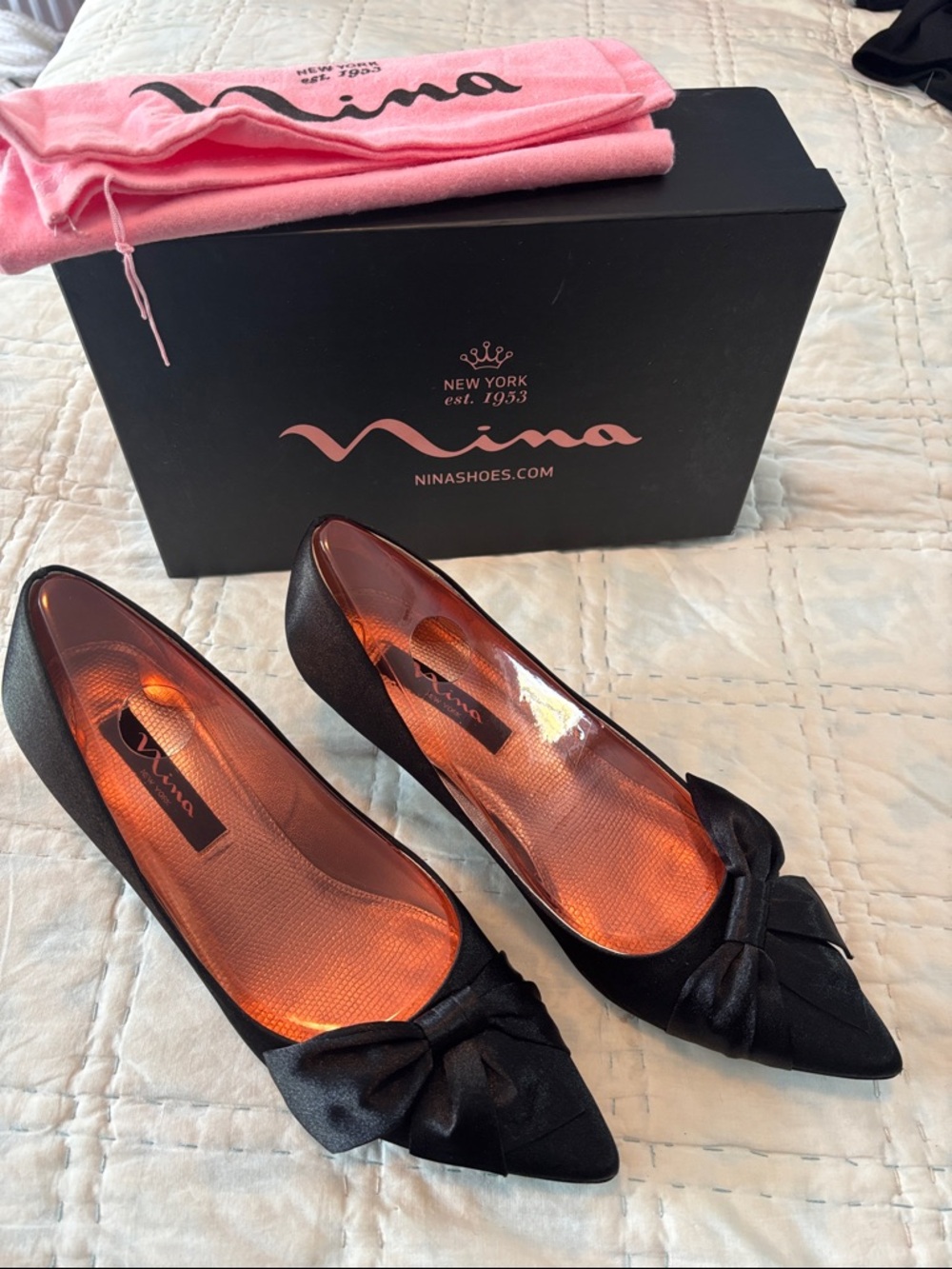 Nina Black Royal Satin Pointed Toe Heels Pumps w/ Bow Accent sz 8.5
